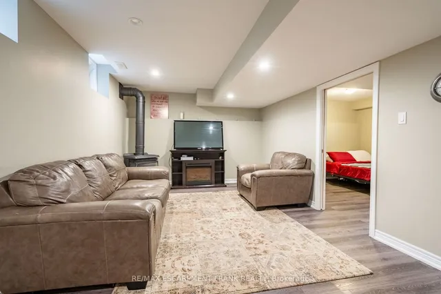 Additional image 33 of 19 HAZELTON Ave