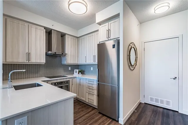 Additional image 4 of 2081 FAIRVIEW St Unit 1406