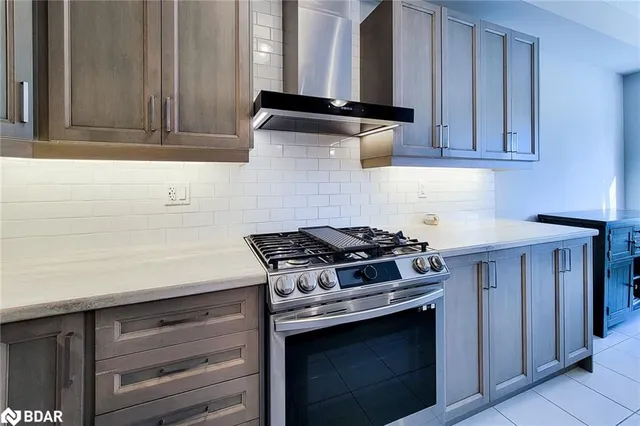 Additional image 11 of 445 Ontario Street South St Unit 2