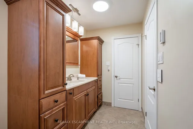 Additional image 28 of 956 Lynden Rd