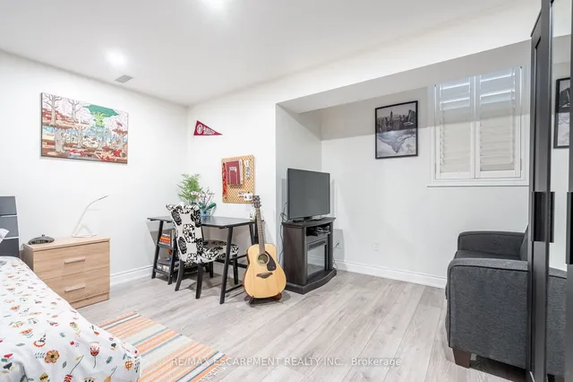 Additional image 33 of 71 Joshua Ave