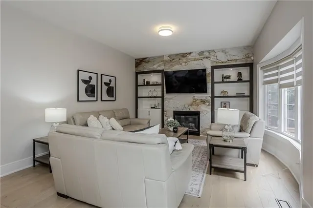 Additional image 19 of 4176 FULLER Cres