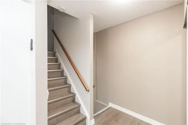 Additional image 32 of 73 Fonthill Rd