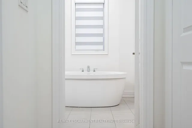 Additional image 24 of 158 Agro St