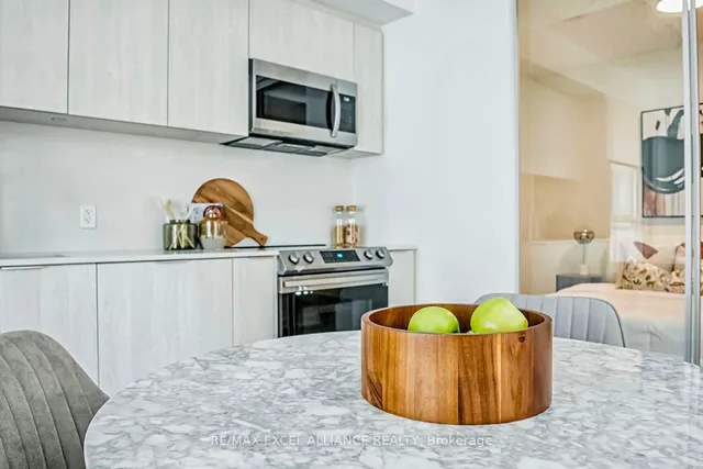 Additional image 16 of 357 King St Unit 809