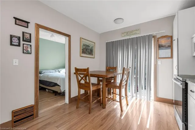 Additional image 6 of 552 Quebec St