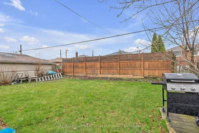 Additional image 23 of 29 Clarendon Ave