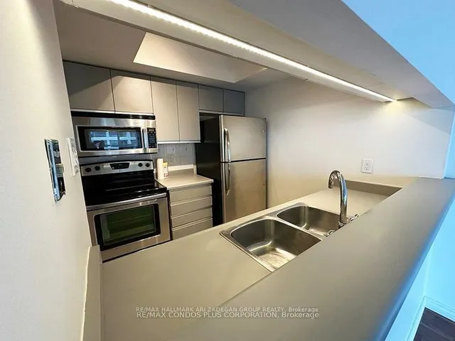 Additional image 14 of 77 Harbour Sq Unit 3005