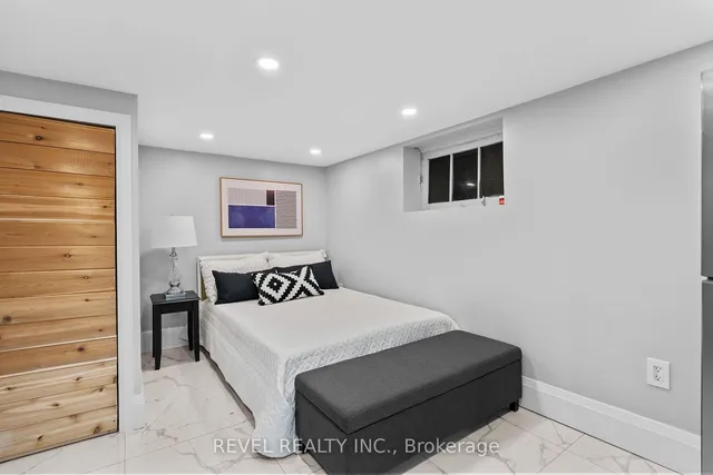 Additional image 31 of 69 Roxborough Ave