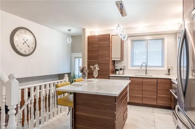 Additional image 13 of 46 Vesper Crt