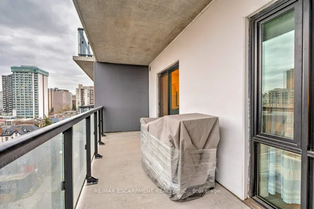 Additional image 23 of 15 Queen St Unit 812