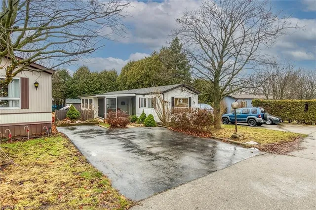 Additional image 40 of 94 Maple Cres