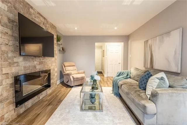 Additional image 16 of 22 Cresthaven Dr