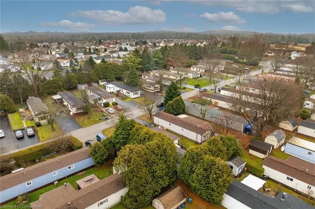 Additional image 36 of 94 Maple Cres