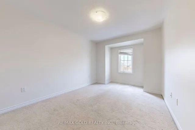 Additional image 18 of 86 Locker Pl