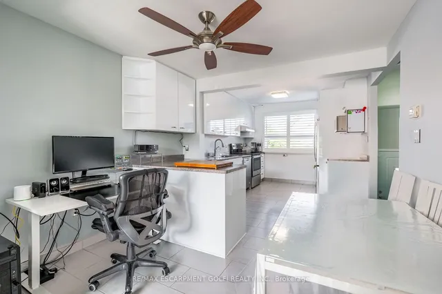 Additional image 20 of 202 LAVINA Cres Unit 10