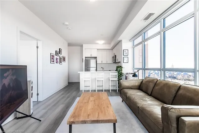 Additional image 15 of 450 Dundas St Unit 702