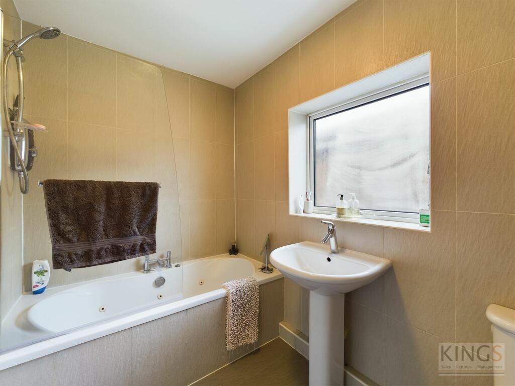 Additional image 27 of Roestock Lane, Colney Heath, AL4