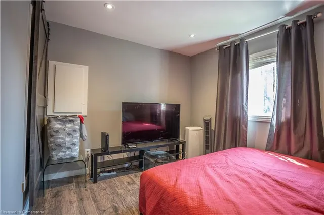 Additional image 42 of 163 Emerald St