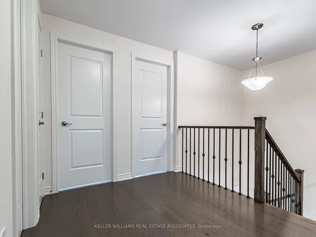 Additional image 24 of 18 Heming Tr