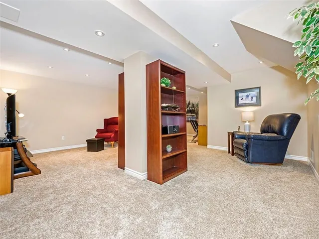 Additional image 37 of 2048 PARKLANE Cres