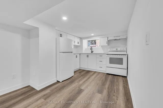 Additional image 22 of 21 Weir St