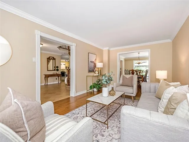 Additional image 8 of 2048 PARKLANE Cres