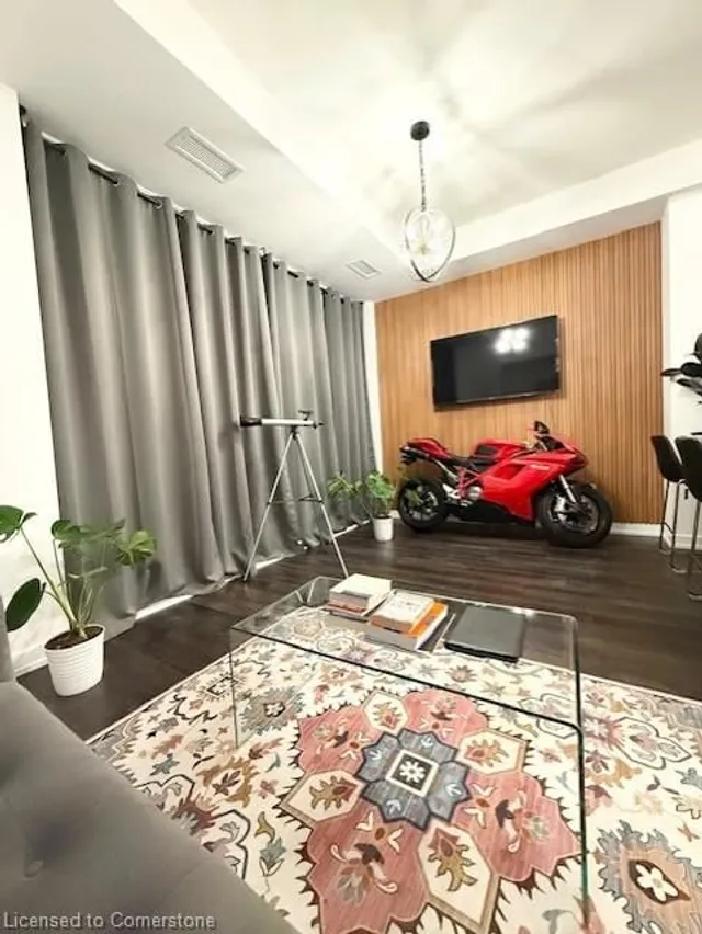 Additional image 10 of 470 Dundas St Unit 102