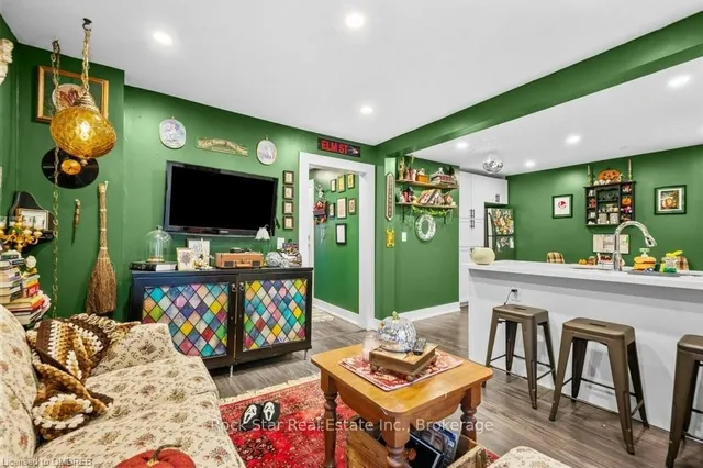 Additional image 18 of 191 WENTWORTH St