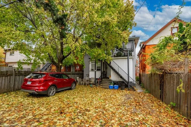 Additional image 50 of 95 Spadina Ave