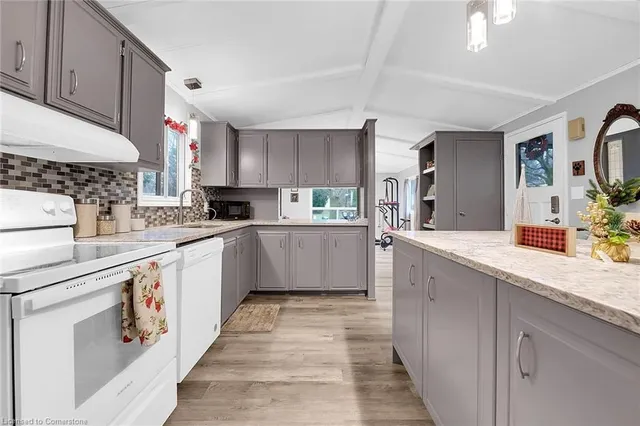 Additional image 5 of 94 Maple Cres