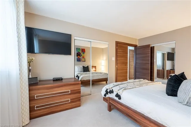 Additional image 16 of 46 Vesper Crt