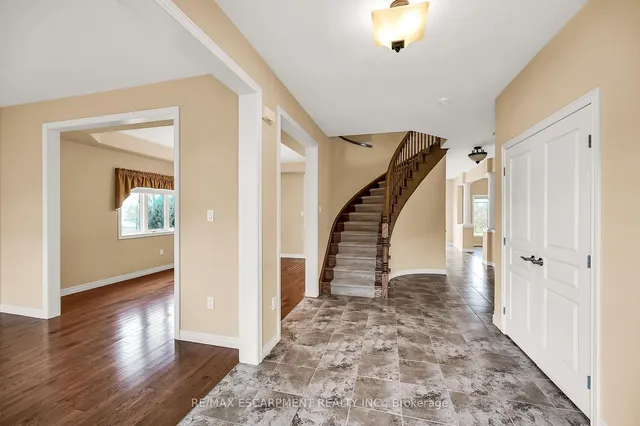 Additional image 3 of 61 Waterford Cres