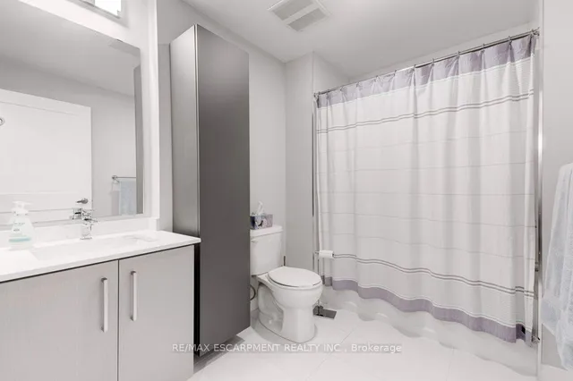 Additional image 18 of 15 Queen St Unit 812