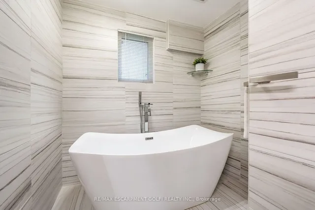 Additional image 25 of 46 VESPER Crt