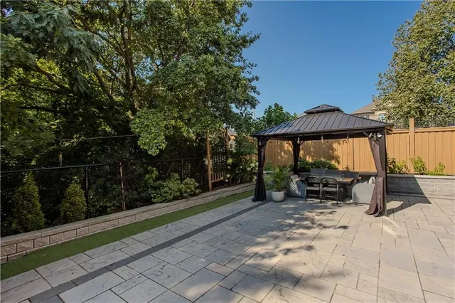 Additional image 9 of 4176 FULLER Cres