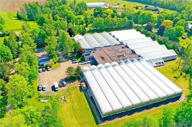 Additional image 2 of 7076 MCNIVEN Rd