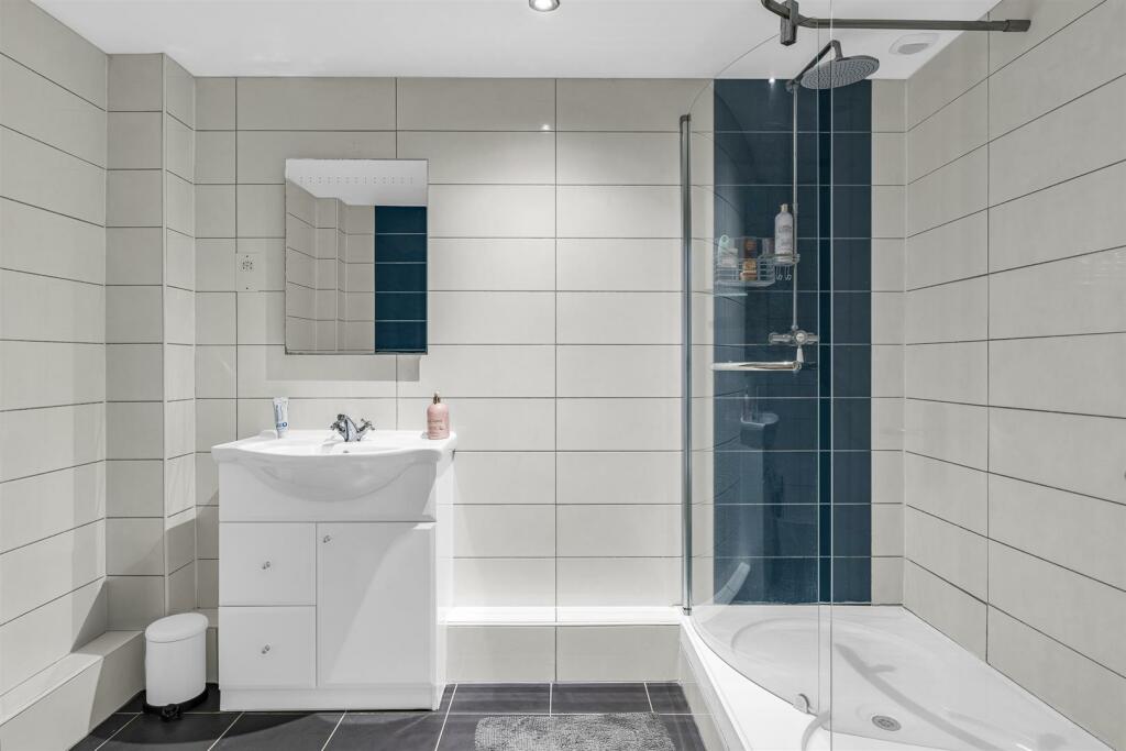 Additional image 18 of Canonsfield Road, Welwyn