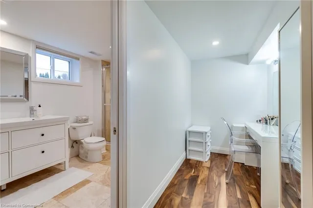 Additional image 39 of 685 Iroquois Ave