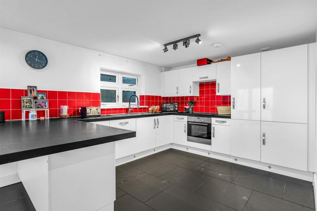 Additional image 9 of Canonsfield Road, Welwyn