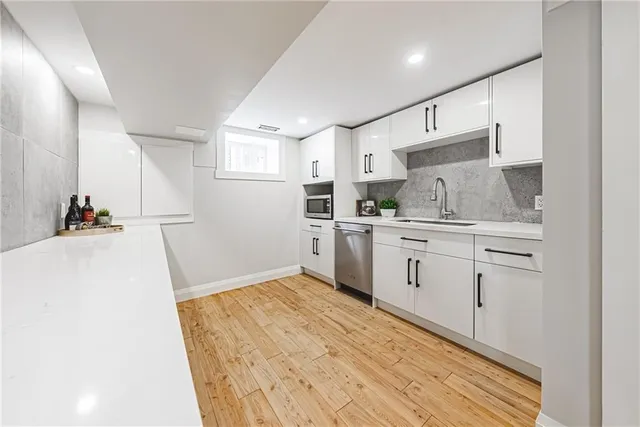 Additional image 26 of 829 FOREST GLEN Ave