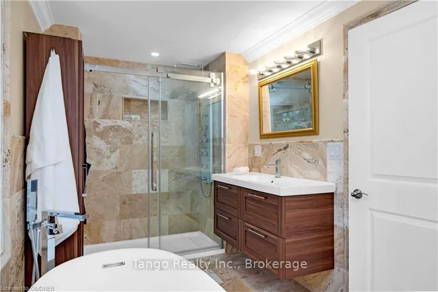 Additional image 19 of 6739 FIFTH Line