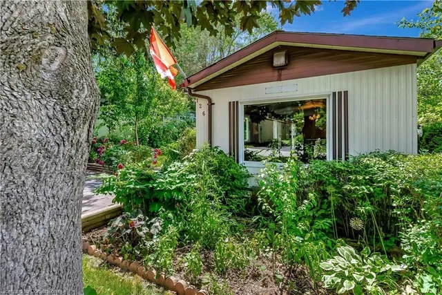 Additional image 3 of 126 Maple Cres
