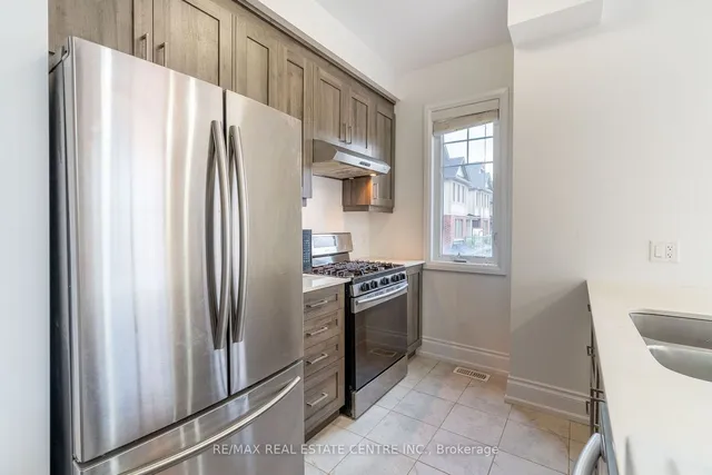 Additional image 16 of 2 Near Lane