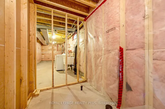 Additional image 32 of 592 Lott Cres