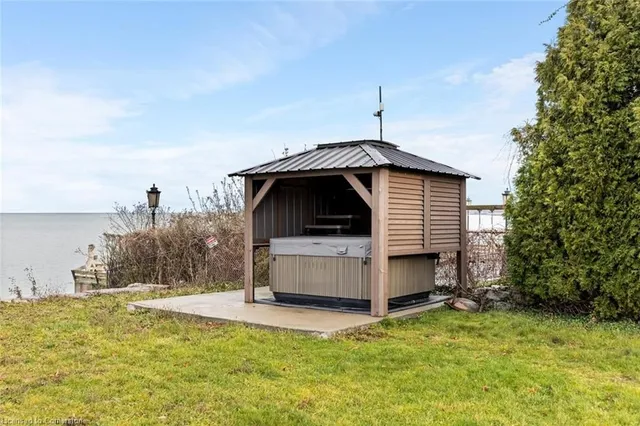 Additional image 33 of 1073 N Service Rd