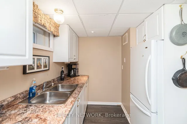 Additional image 32 of 16 Fernwood Cres