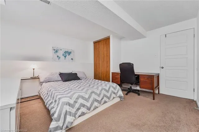 Additional image 34 of 8 Muscot Dr