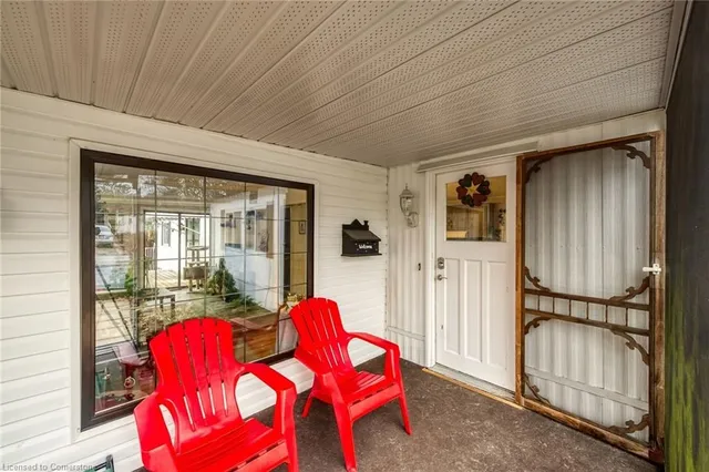 Additional image 23 of 94 Maple Cres