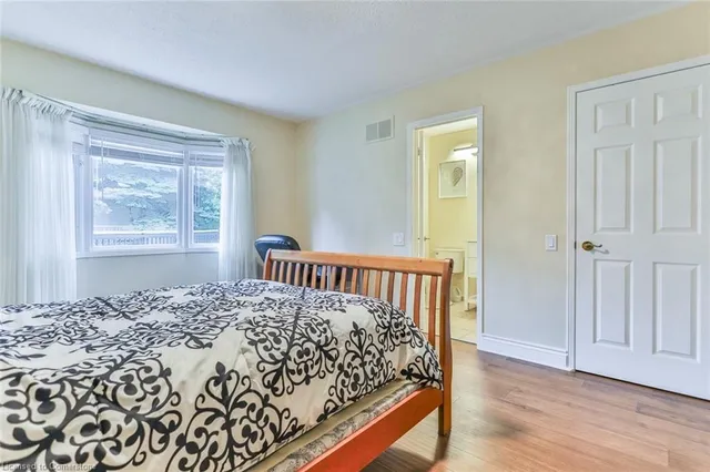 Additional image 14 of 214 Silverbirch Blvd